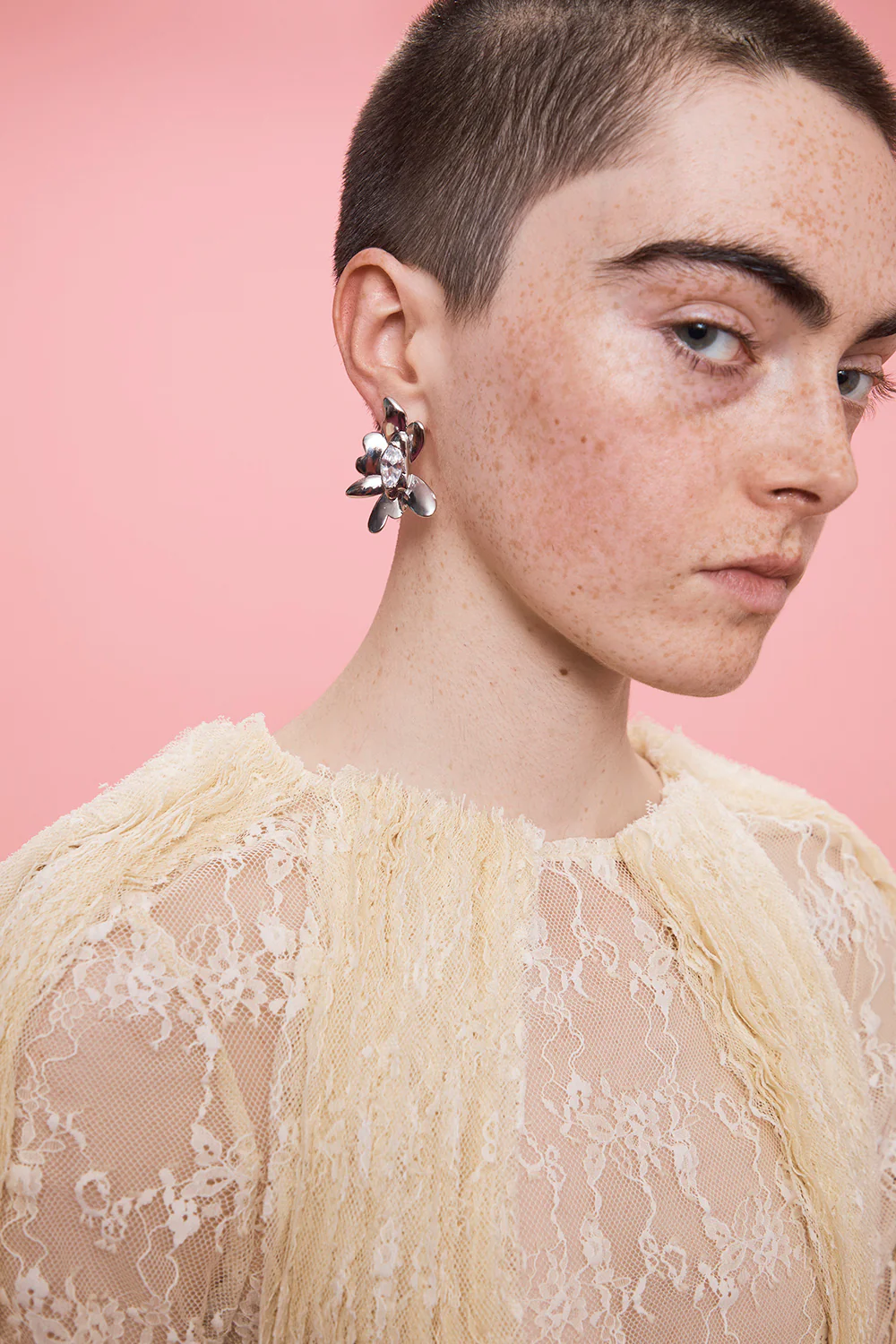 CRYSTAL CLEAR DAISY MAXI EARRING - Image 3