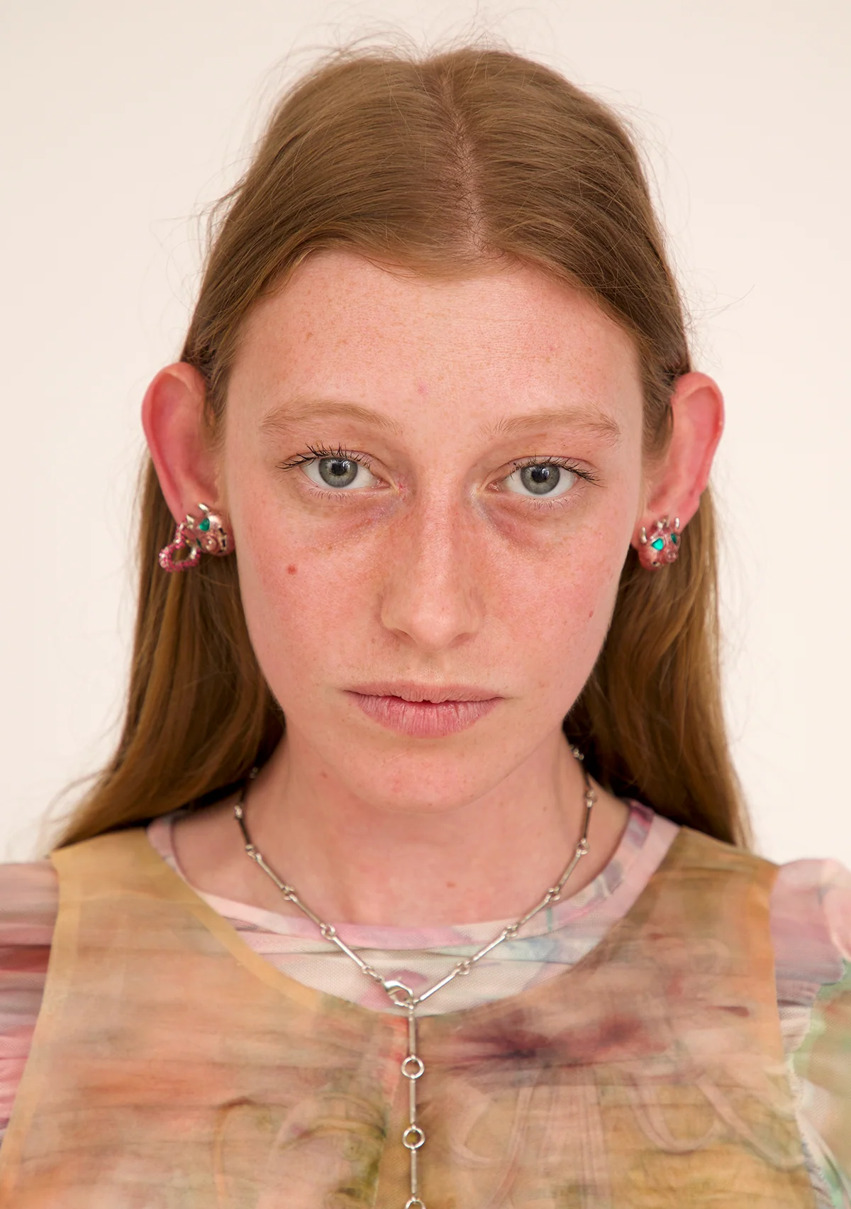 LIGHT PINK RHINESTONE HEART EARRINGS - Image 3