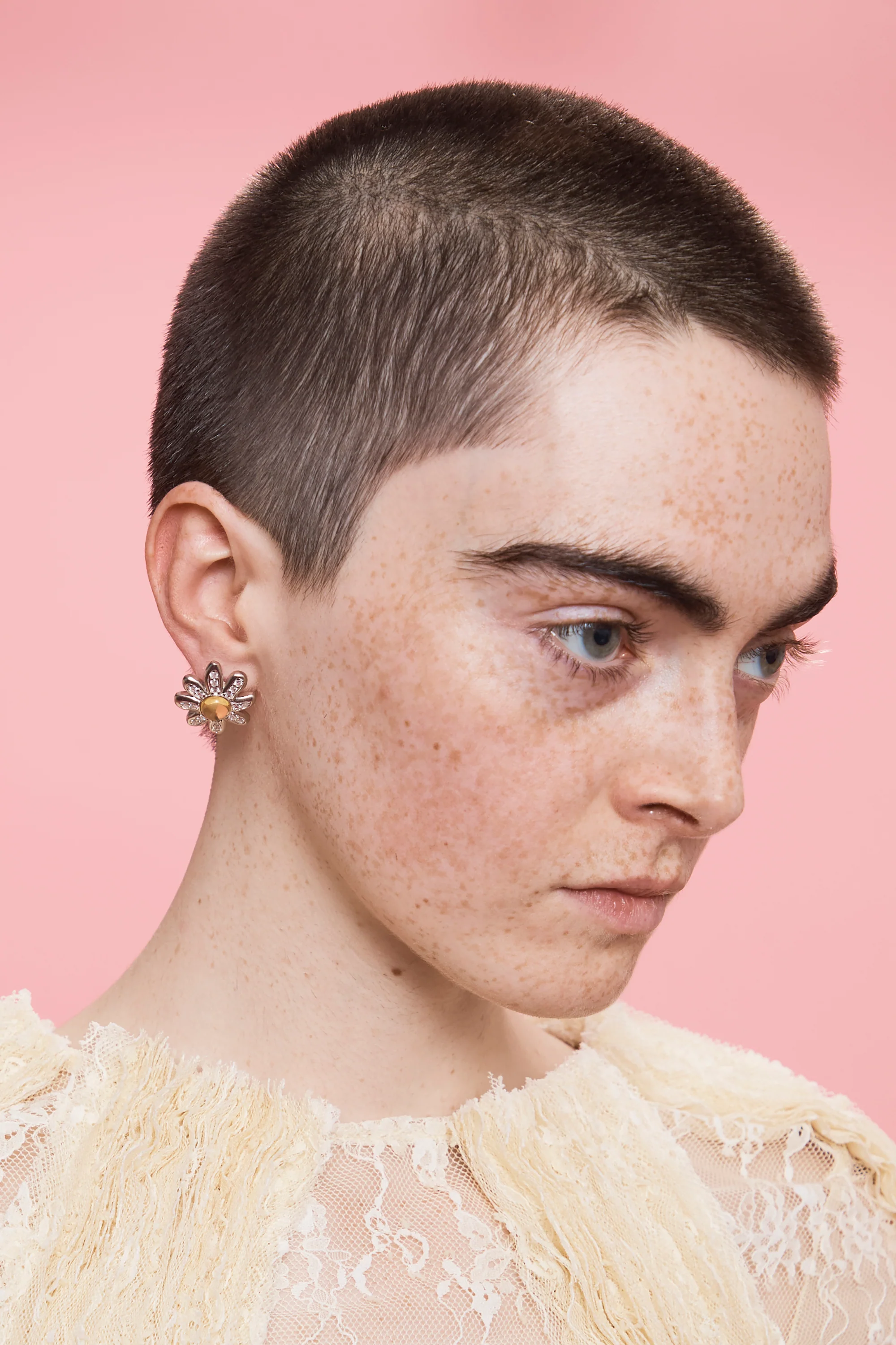 PINK APPLE CHAMOMILE EARRING - Image 4