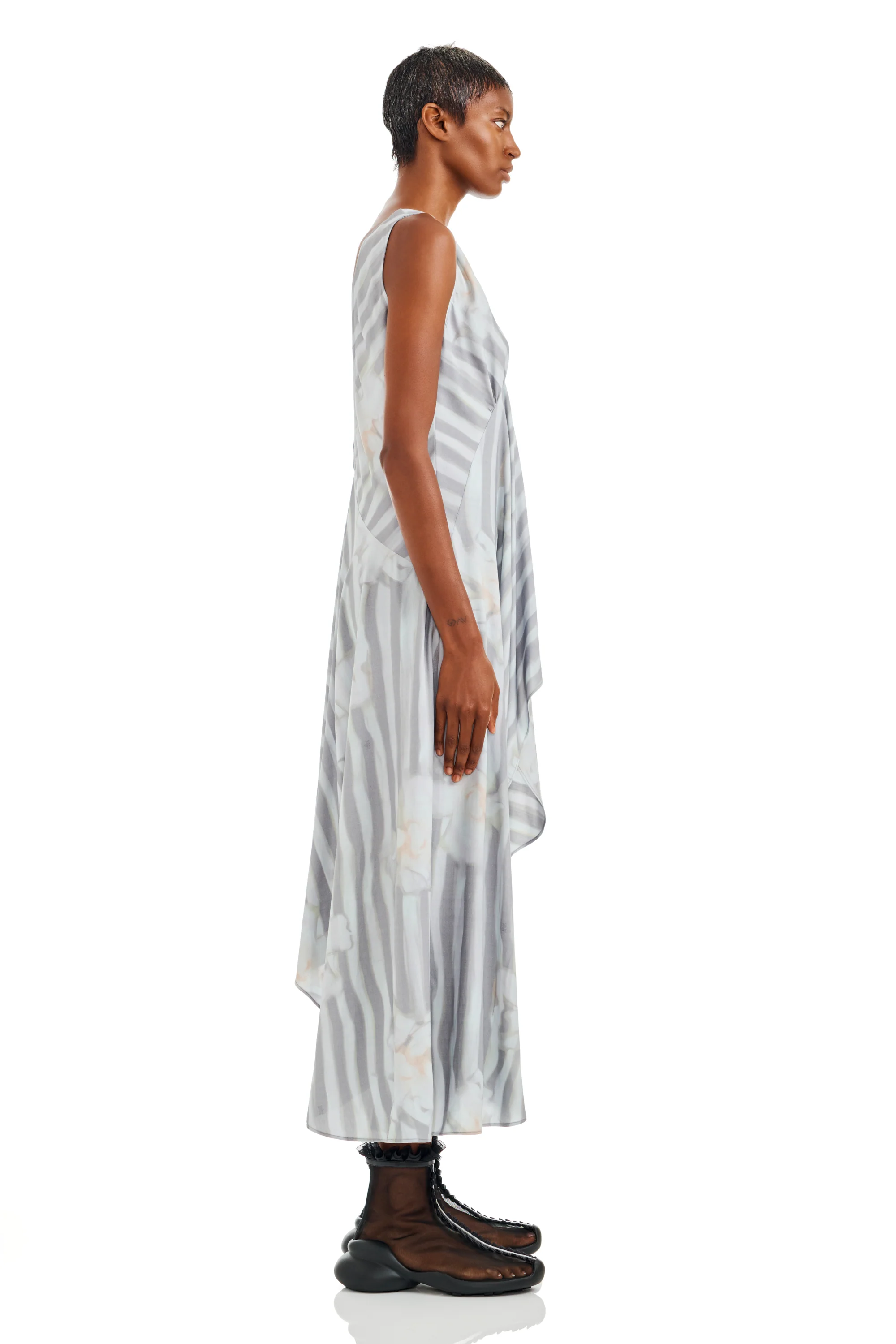 WASHED WAVY NAVY FLOWER STRIPE TULIP DRESS - Image 4